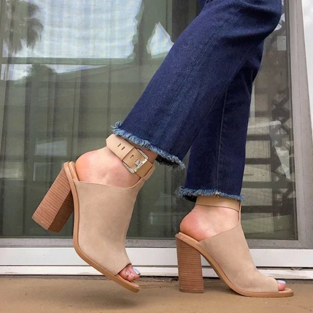 Marc Fisher ML Vashi Beige Tan Suede Leather Block Heel Ankle Strap Sandals 8M